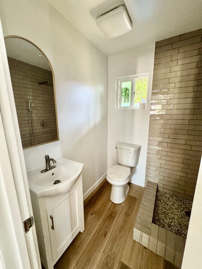 Building Photo - 2 Bedrooms /1 Bath ADU AVAILABLE NOW!