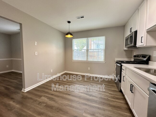 Building Photo - 5652 Glen View Dr