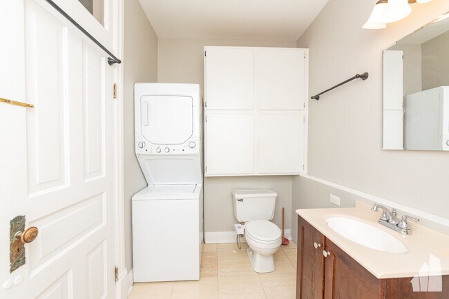 Building Photo - 1420 W Irving Park Rd