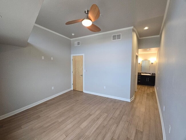 Building Photo - Charming Condo in Walkable Nob Hill – Comfort, Convenience & Peace of Mind