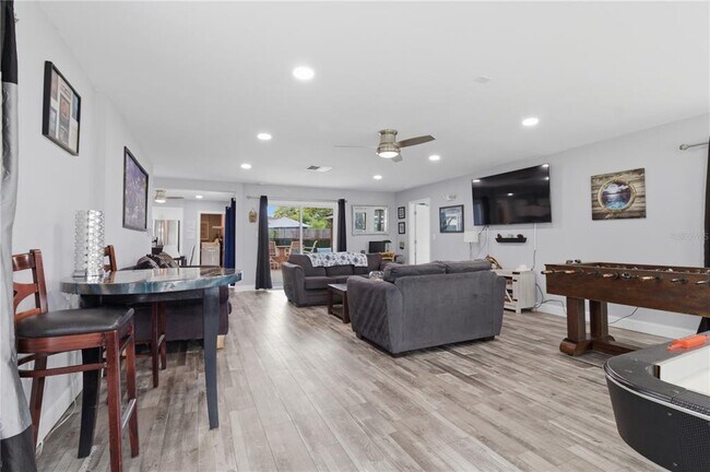 Building Photo - 709 Highland Ave