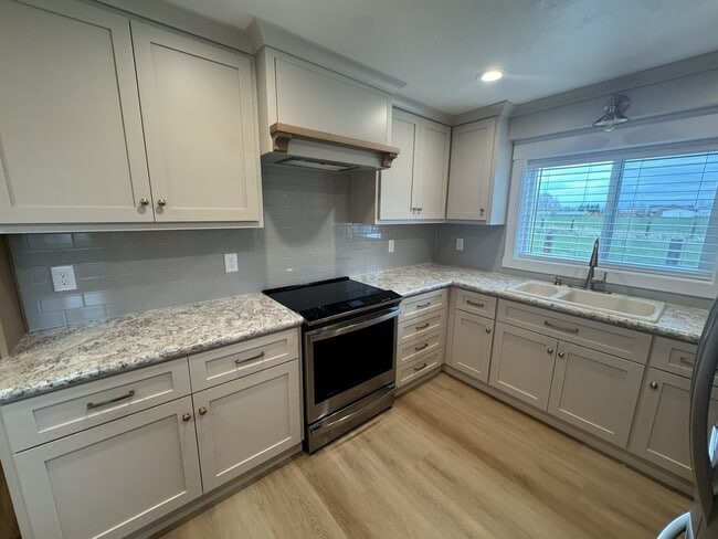 Building Photo - Completely Remodeled 4 Bed, 2 Bath Country Home – 1.5 Acres – Horse & Livestock Friendly!