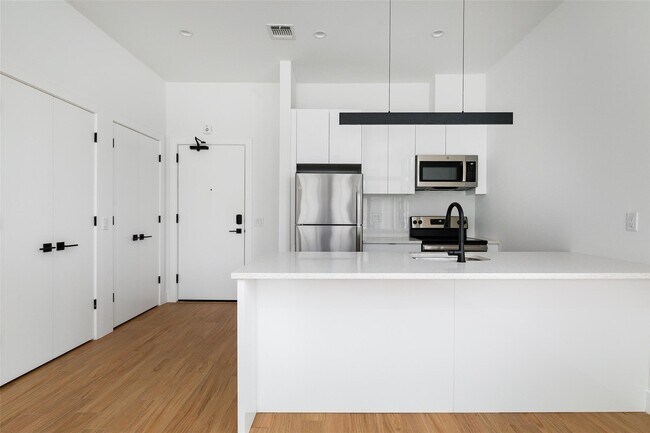 Building Photo - 200 Arno Dr