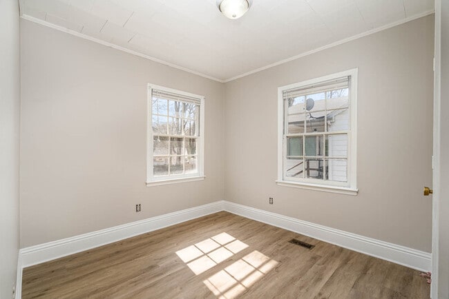 Building Photo - 617 W Garrison Blvd
