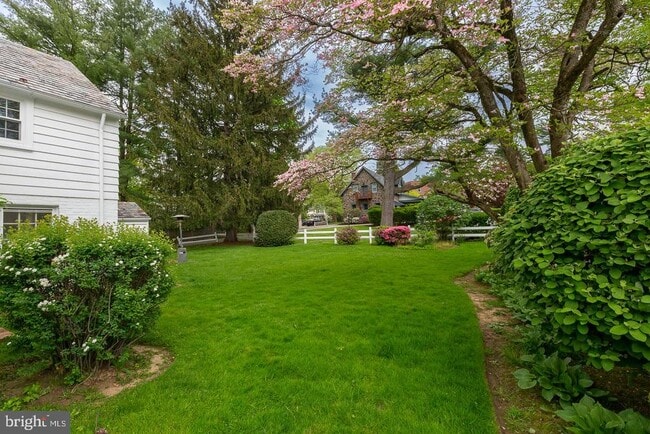 Building Photo - 515 Manor Rd