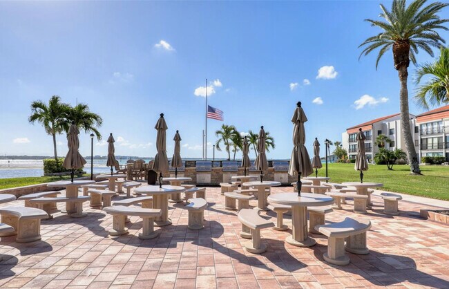 Building Photo - 868 Bayway Blvd