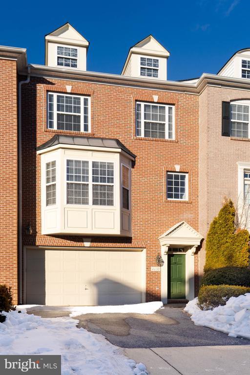 Building Photo - 4631 Carisbrooke Ln