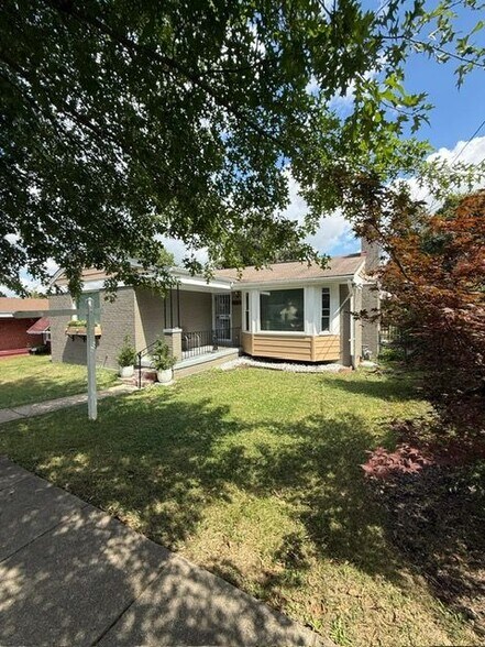 Building Photo - 1112 Chaplin St SE