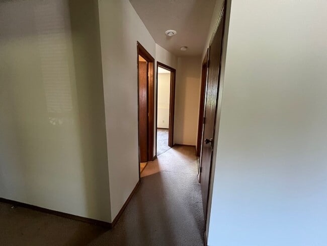 Building Photo - 6006 Boxwood Dr
