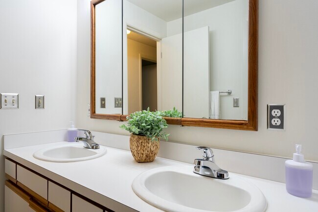 Building Photo - 11641 204th Ave NE