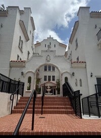Building Photo - 323 Navarre Ave