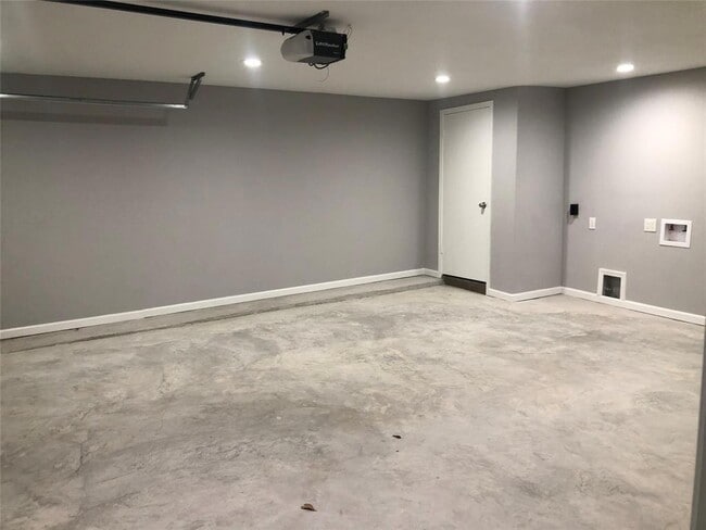 Building Photo - 1618 Longacre Dr