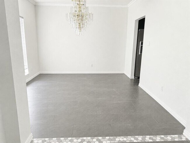 Building Photo - 1002 Acanthus St