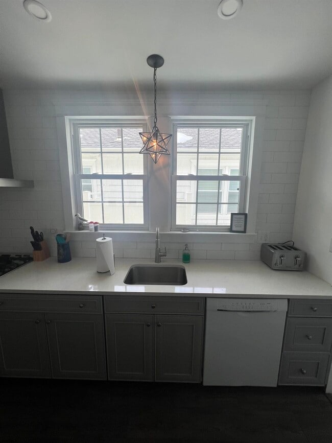 Building Photo - 29 N Hanover Ave