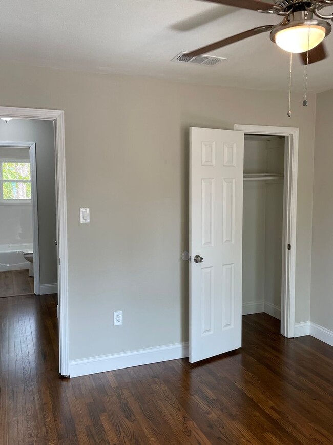 Building Photo - Upgraded 3 Bedroom/1 Bathroom_Pet Restrict...