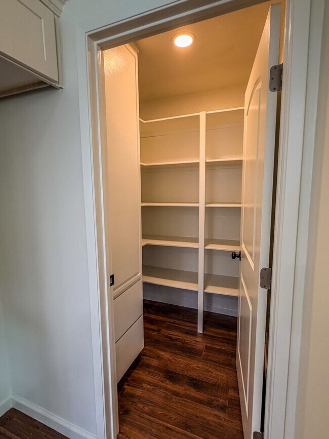 Building Photo - 801-803 N M Street