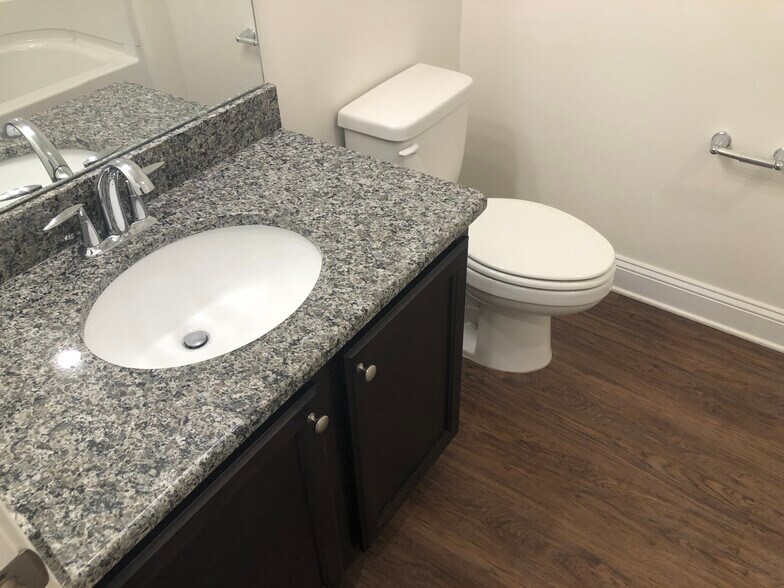 Building Photo - 3150 Creek Village Ln