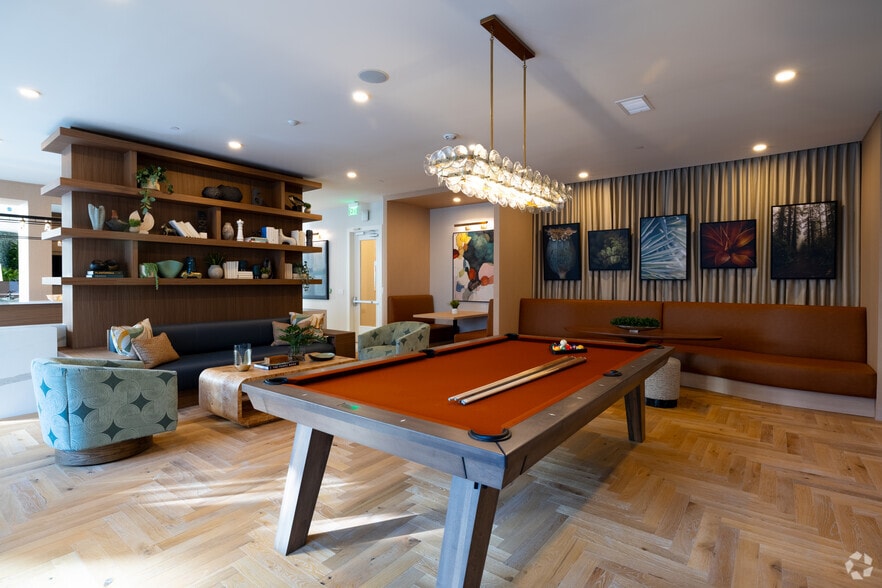 Primary Photo - V by Alta