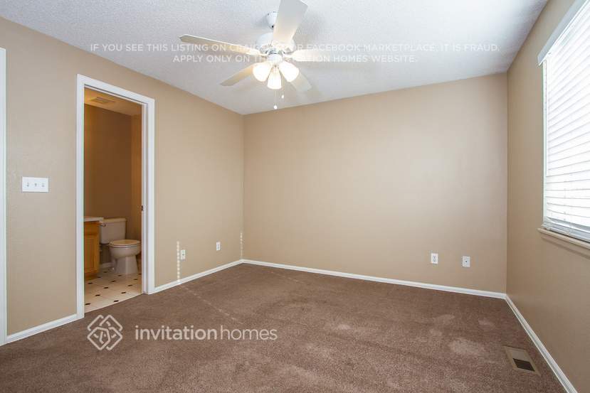 Building Photo - 14922 E 50th Dr