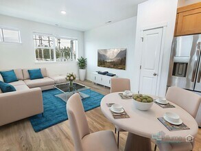 Building Photo - Bright 2-Bedroom, 2.5-Bathroom Home in Hillsboro