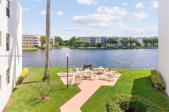 Building Photo - 7338 Fairfax Dr