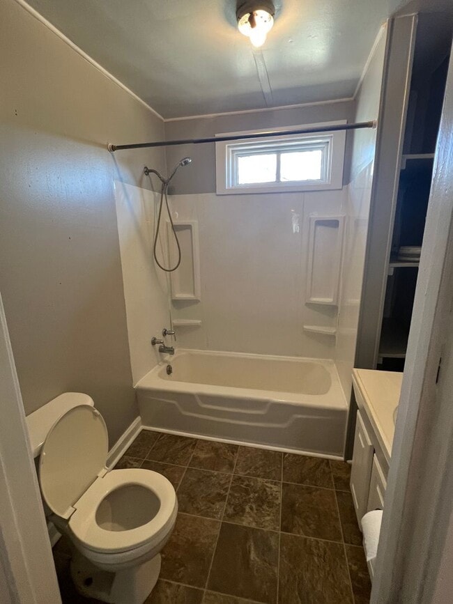 Building Photo - Classic Brick bungalow in the Heart of Bristol Virginia. Property has been freshly painted and is...