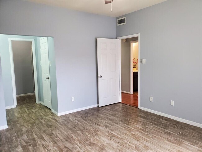 Building Photo - 1818 Augusta Dr
