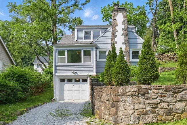 Building Photo - 24 Annadale St