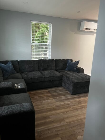 Building Photo - 1957 W Lake Ave