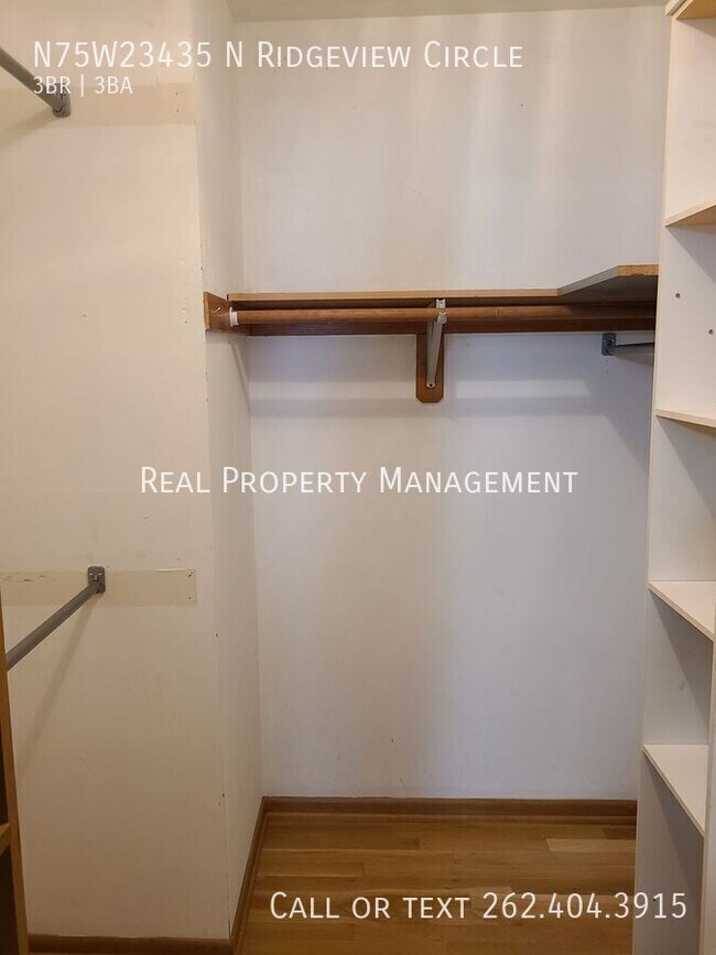 Building Photo - N75W23435 N Ridgeview Cir