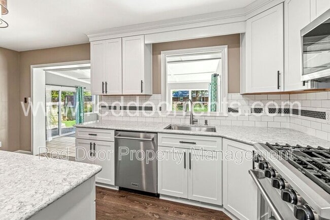 Building Photo - 8635 Bishops Ln