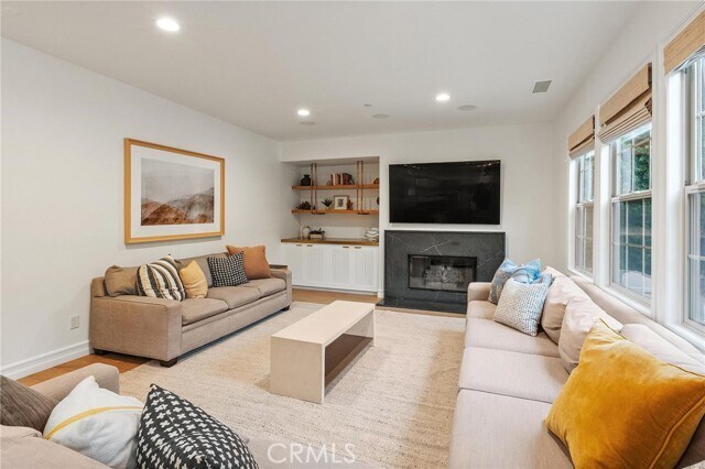 Building Photo - 1 Calle Saltamontes