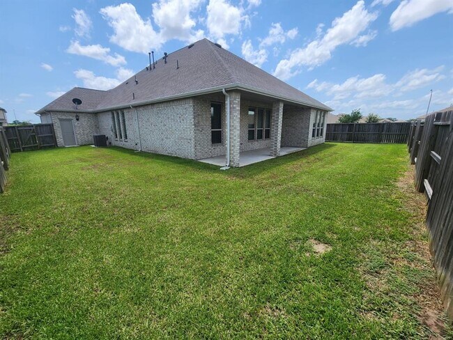 Building Photo - 5003 Twin Summit Dr