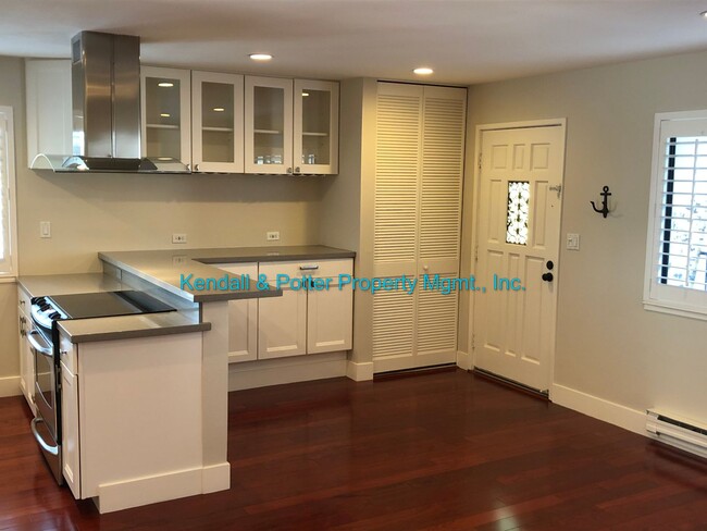 Building Photo - Impeccable 2BR, 1BA Capitola Condo with Oc...