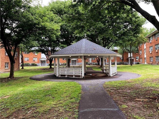 Building Photo - 101 Barclay Manor