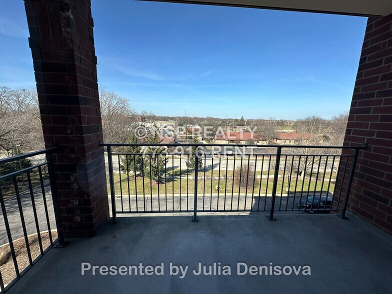 Building Photo - 3400 N Old Arlington Heights Rd