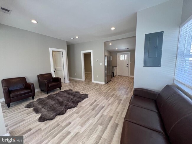 Building Photo - 33 Old US Hwy 1