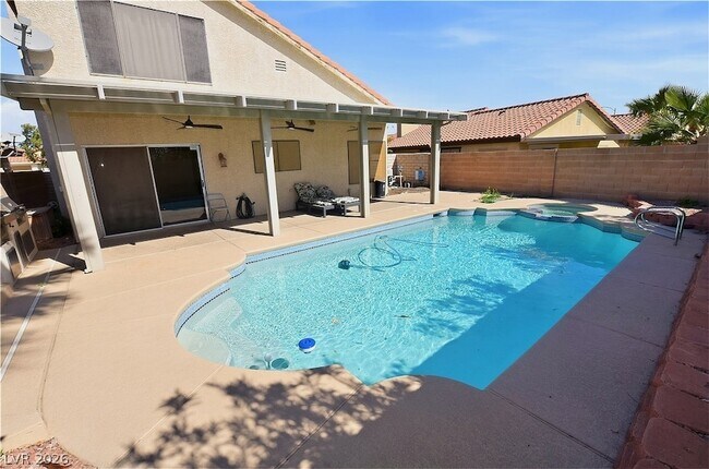 Building Photo - 7709 Kalmalii Ave