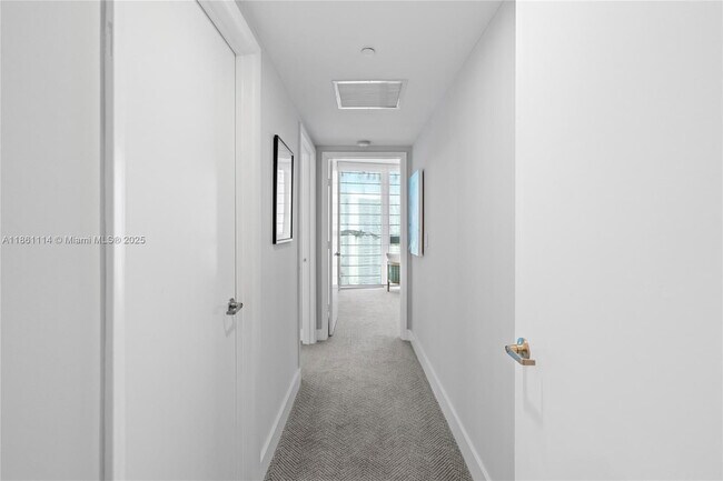 Building Photo - 465 Brickell Ave