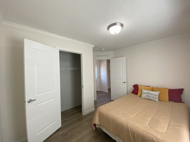 Building Photo - 174 Mockingbird Way