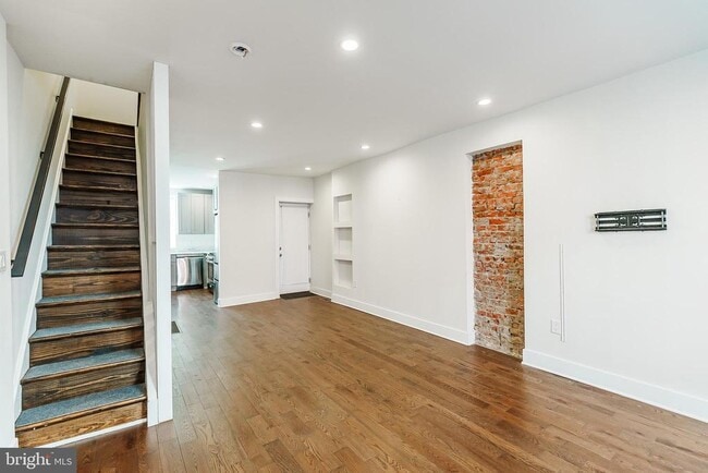 Building Photo - 1331 S Dover St