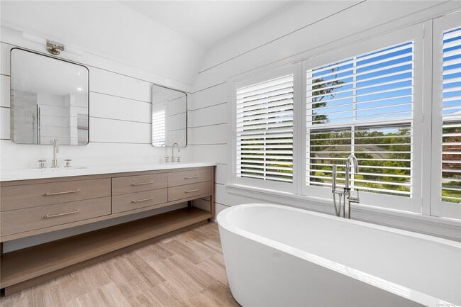 Building Photo - 23 Bayview Rd