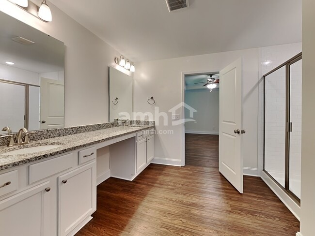 Building Photo - 1009 Theodore Rd