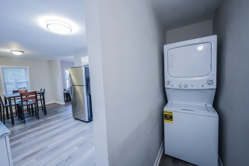 Building Photo - 586 Oakside Dr SW