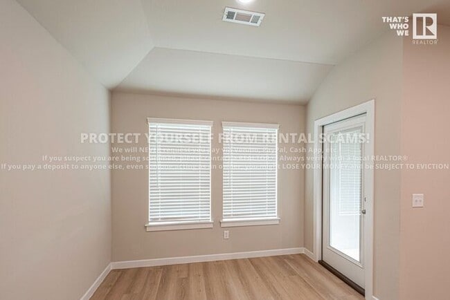 Building Photo - 2215 9th St