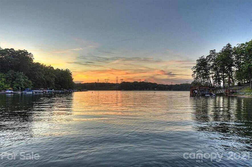 Building Photo - 2427 Mt Isle Harbor Dr