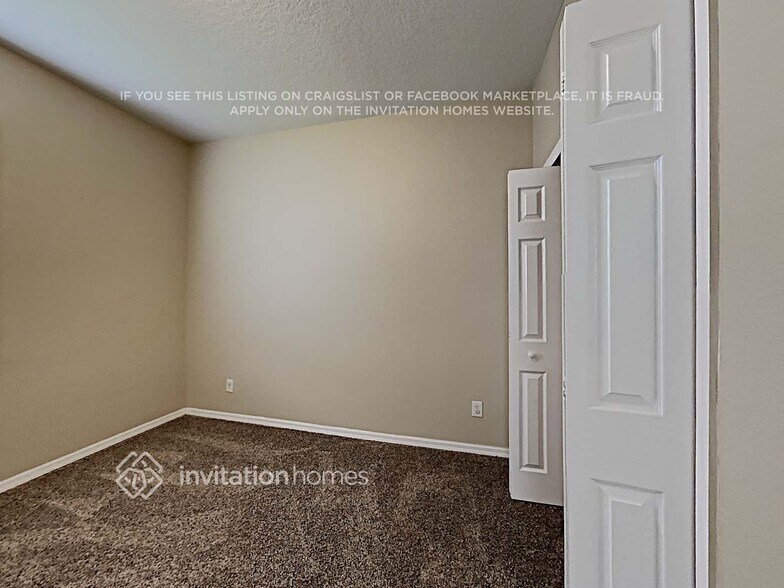 Building Photo - 709 Modena St