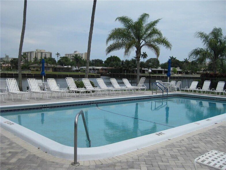 Building Photo - 6207 Bay Club Dr