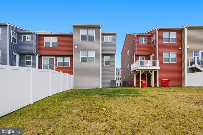 Building Photo - 43 Cecily Way