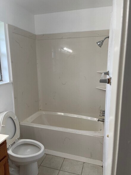 Building Photo - 1205 Vinyard Ct